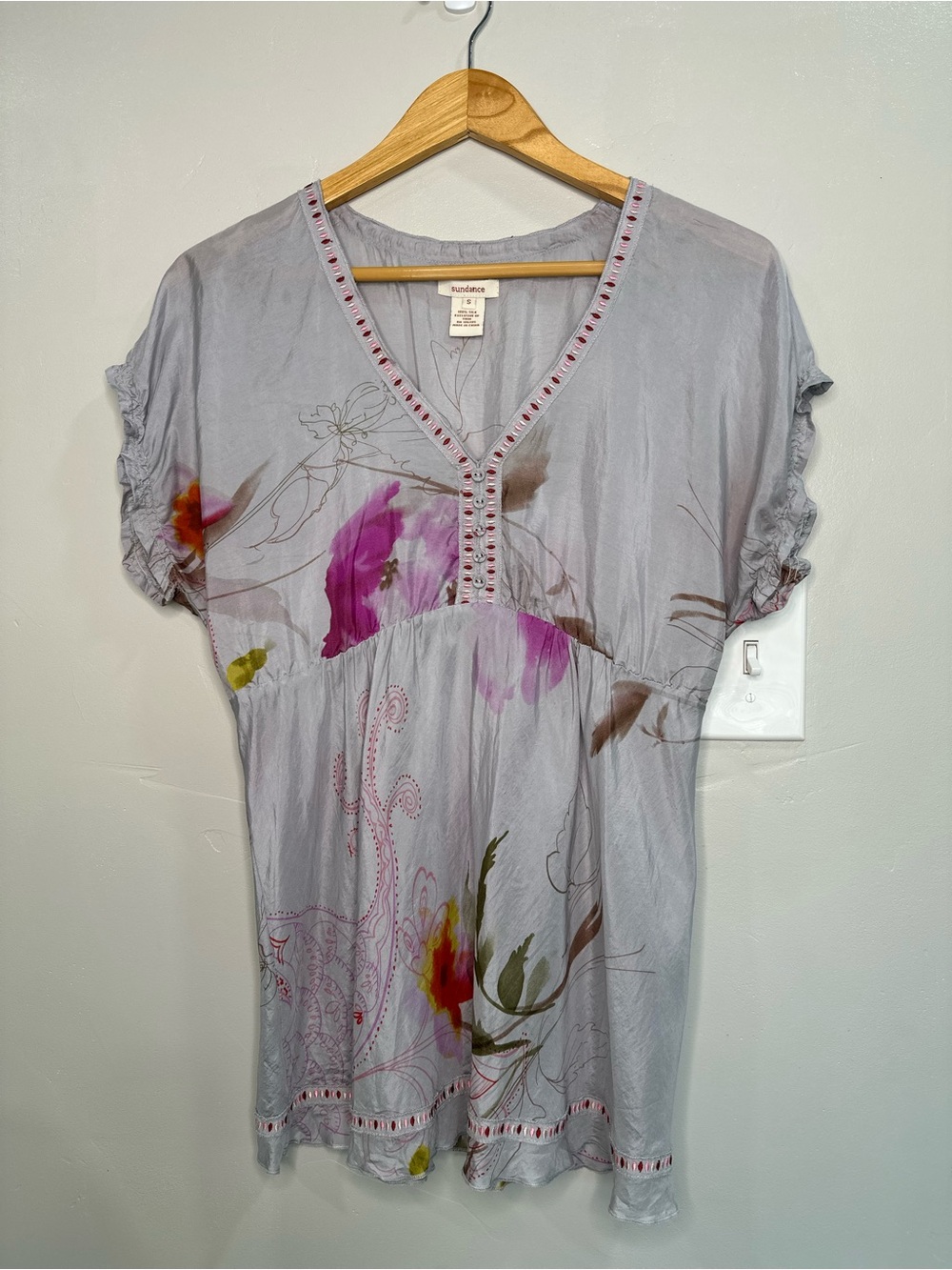 Sundance Johnny Was Silk Embroidered Gray Floral
Peasant Boho Top- S Tunic